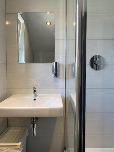 The Riverhouse - image 12