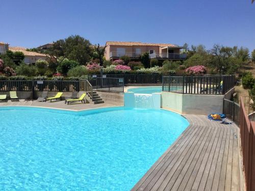 Maison de 2 chambres avec piscine partagee et jardin amenage a Porto Vecchio a 1 km de la plage