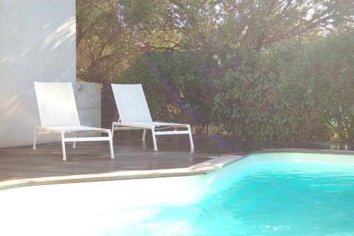 Villa de 3 chambres avec piscine privee jardin clos et wifi a Monticello