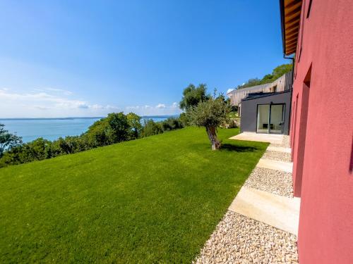Apartment with Lake View image 10
