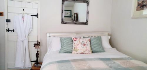 Tracebridge Cottage B&B - image 10