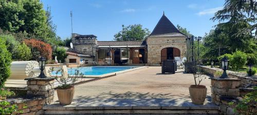 Domaine Le Magnolia gîte à louer L'Eyssalles