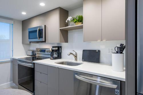 廚房, 威金斯小道小屋旅館 (Wiggins Pass Chalet) in 那不勒斯 (FL)