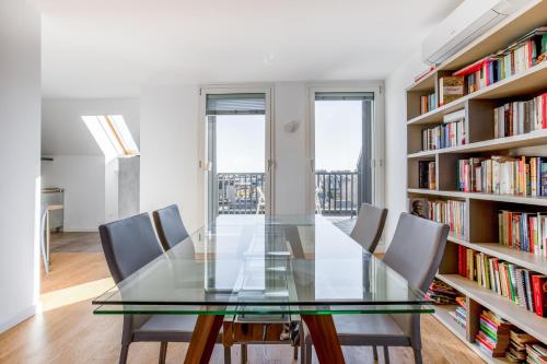 GuestHost - Modern APT with Terrace, WIFI & AC 5