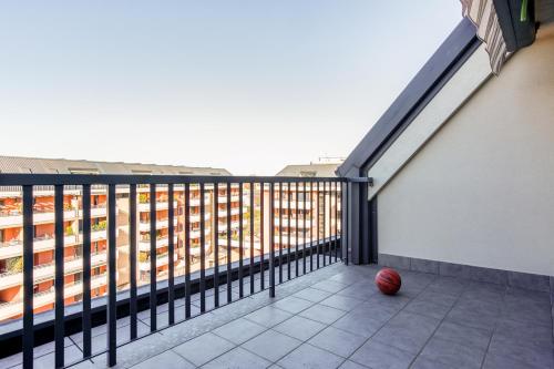 GuestHost - Modern APT with Terrace, WIFI & AC 4
