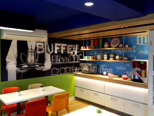 Restaurant, ibis budget Melbourne Airport in Melbourne Tullamarine Airport