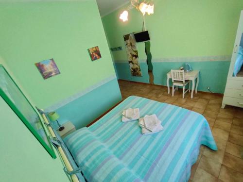 Double or Twin Room with Private Bathroom image 7