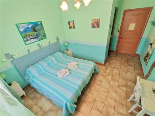 Double or Twin Room with Private Bathroom image 5