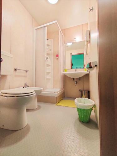 Double or Twin Room with Private Bathroom image 9