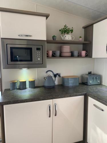 Konyha, DaisyChain Getaways The perfect place to Stay Play and Getaway in East Mersea