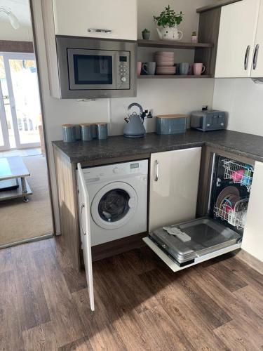 Konyha, DaisyChain Getaways The perfect place to Stay Play and Getaway in East Mersea