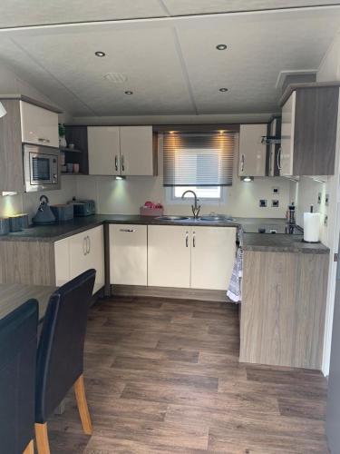 Konyha, DaisyChain Getaways The perfect place to Stay Play and Getaway in East Mersea