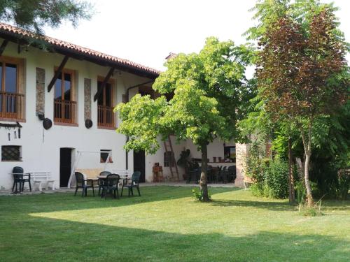 Charming holiday home in Niella Tanaro with garden gîte à louer Mondovì