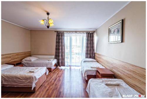5 twin beds