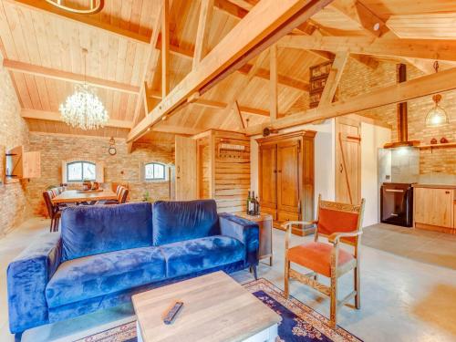  Beautiful Farmhouse in Hulsel with Wellness and Horse Stable, Ferienwohnung in Hulsel