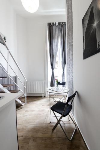 Rio's Stylish Central Flats - image 14