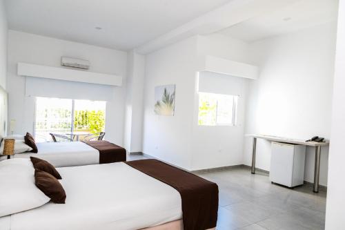 Deluxe Quadruple Room image 6