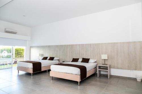 Deluxe Quadruple Room image 7