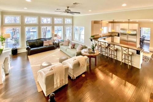 10 Mi to New Braunfels: Waterfront Seguin Gem in McQueeney