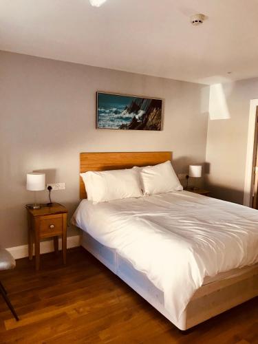 1 double bed, 1 twin bed