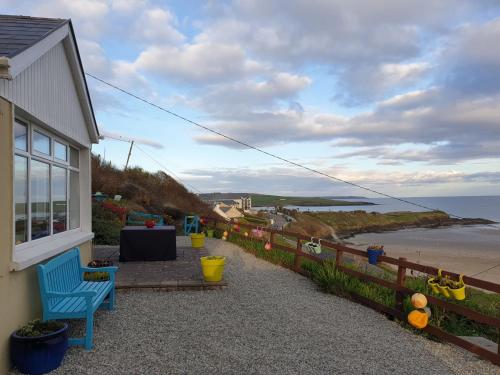 Idyllic Inchydoney Beach Cottage - Amazing sea views, path to beach!