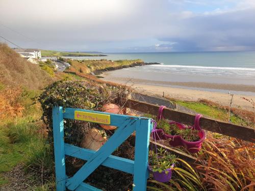 Idyllic Inchydoney Beach Cottage - Amazing sea views, path to beach!