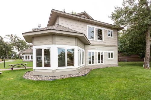 Exterior view, Bay Colony Unit 763- Lower in Nisswa (MN)