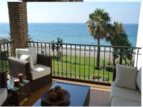 ระเบียง/ชานเรือน, HB - Comfortable Beachfront Holiday Apartment in อาเซียนดา บีช