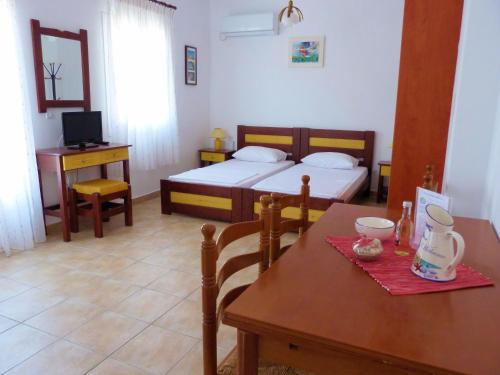  Ioli Apartments in Alopronia