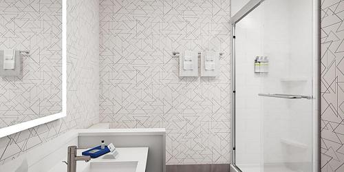 Quality Inn Gloucester - image 14