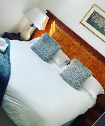 The White Stag Lodge