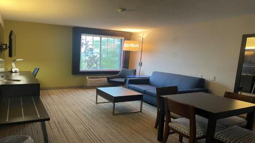 Holiday Inn Express & Suites Ashtabula-Geneva