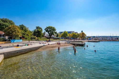 ชายหาด, Apartments and rooms with parking space Sveti Vid, Krk - 5323 in สเวติ วิด-มิโฮลยิเซ