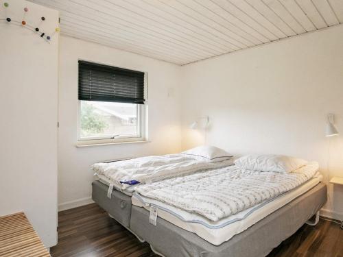 10 person holiday home in Bl vand