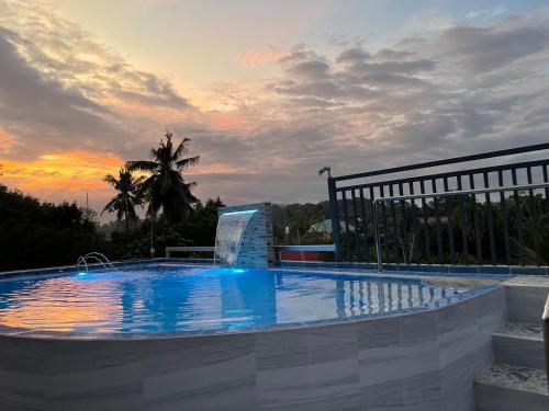 Charming Apartelle with Swimming Pool in Catalunan Pequeno