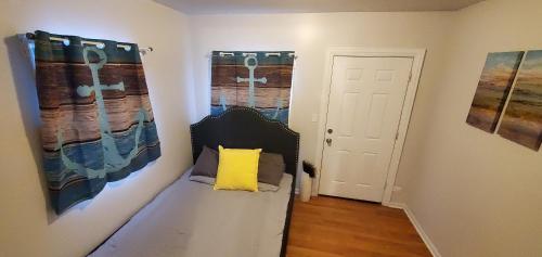 Cozy 1 bedroom, 1 min from Irving Park Blue line, free parking in Ravenswood Gardens