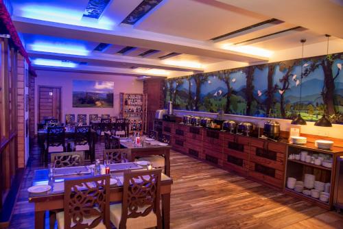 Restaurant, Chamong Chiabari-Mountain Retreat & Spa in Chamu Tea Garden