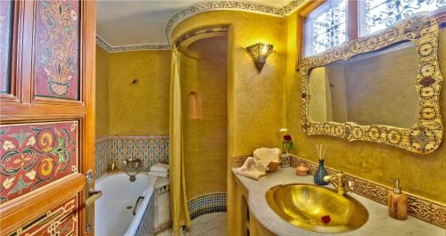 room detail thumbnail 2