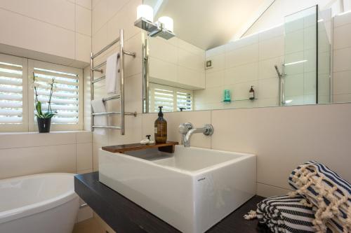 Waiheke Beachfront Apartment photo 2