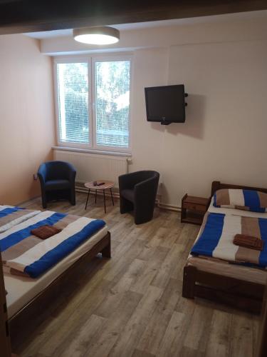 3 twin beds