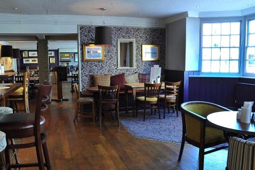 Pub/Lounge, Red Lion Hotel by Greene King Inns in Fareham