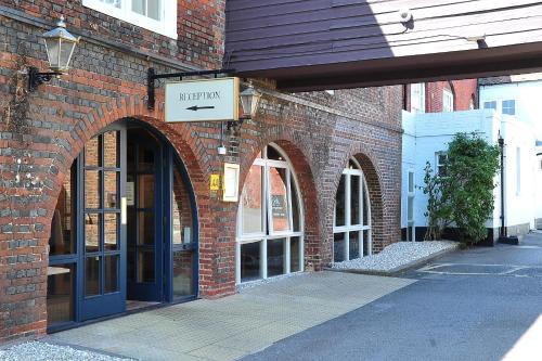 Red Lion Hotel by Greene King Inns - image 7
