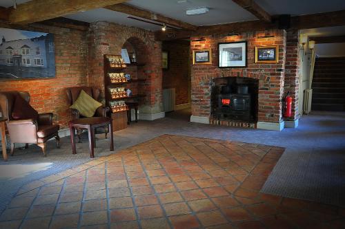 Red Lion Hotel by Greene King Inns - image 9
