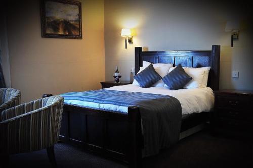 Red Lion Hotel by Greene King Inns - image 2