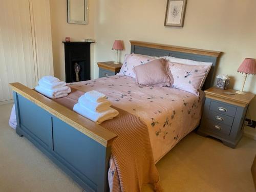 Charming Cottage, Great Rissington, Cotswolds - Tap to explore photos