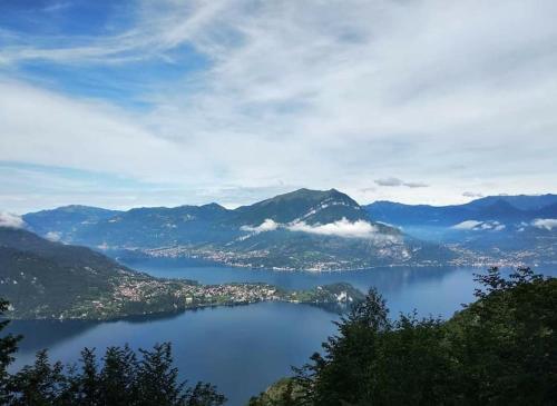 Skats, Mansarda fra monte e lago in Esino Lario
