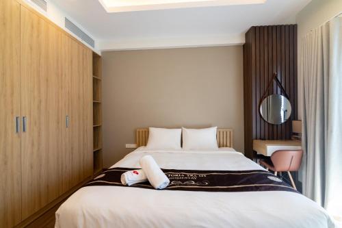 Three-Bedroom Apartment image 10
