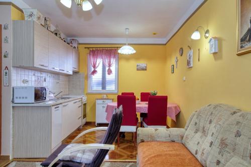 Two-Bedroom Duplex Apartment image 10