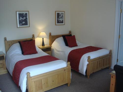 2 twin beds