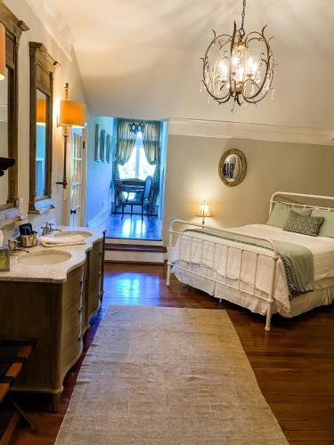 The Twelve Oaks Bed & Breakfast – Covington, GA